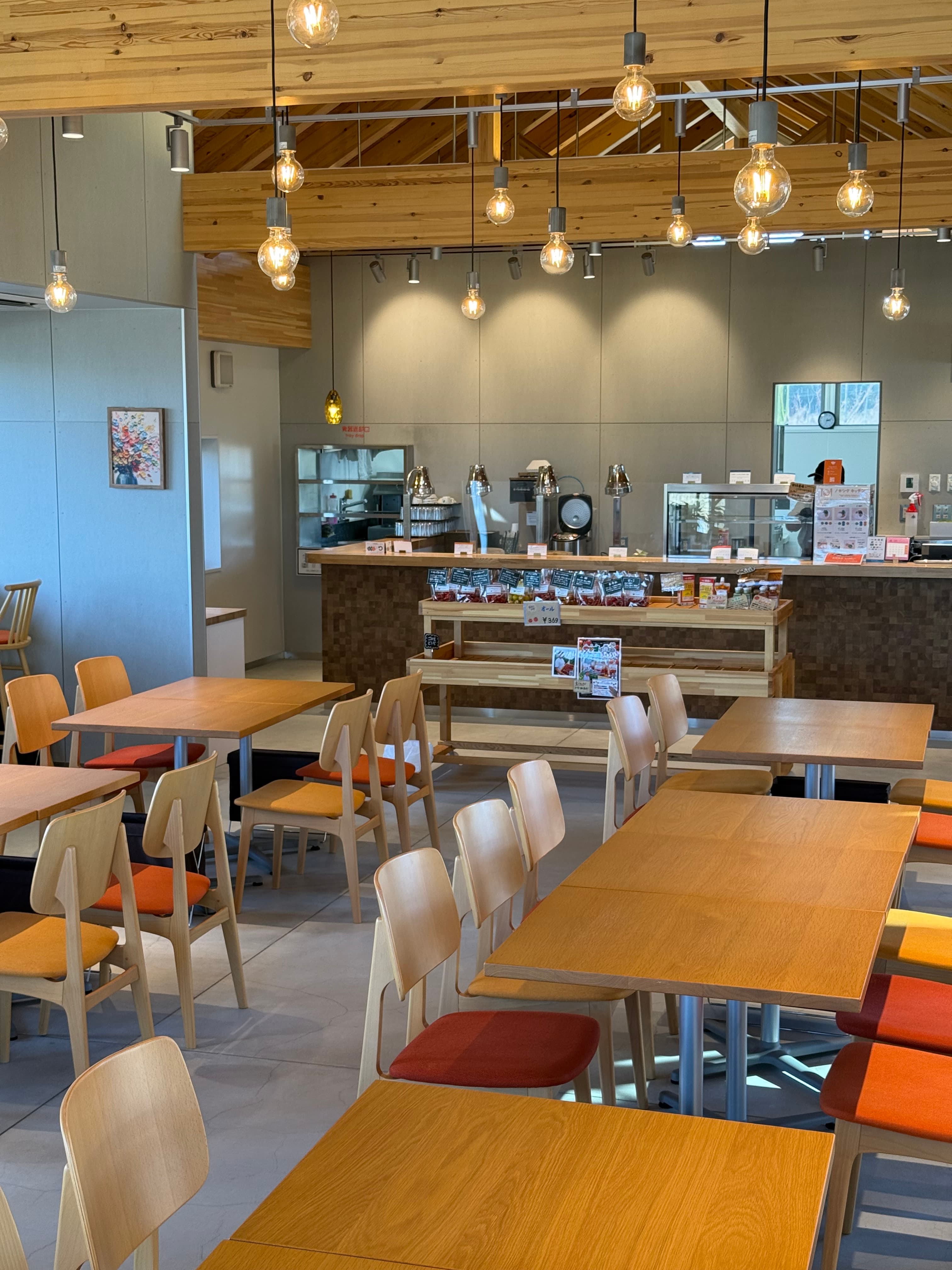 FUN EAT MAKERS in Okuma ノキシタキッチンの店内・スタッフ