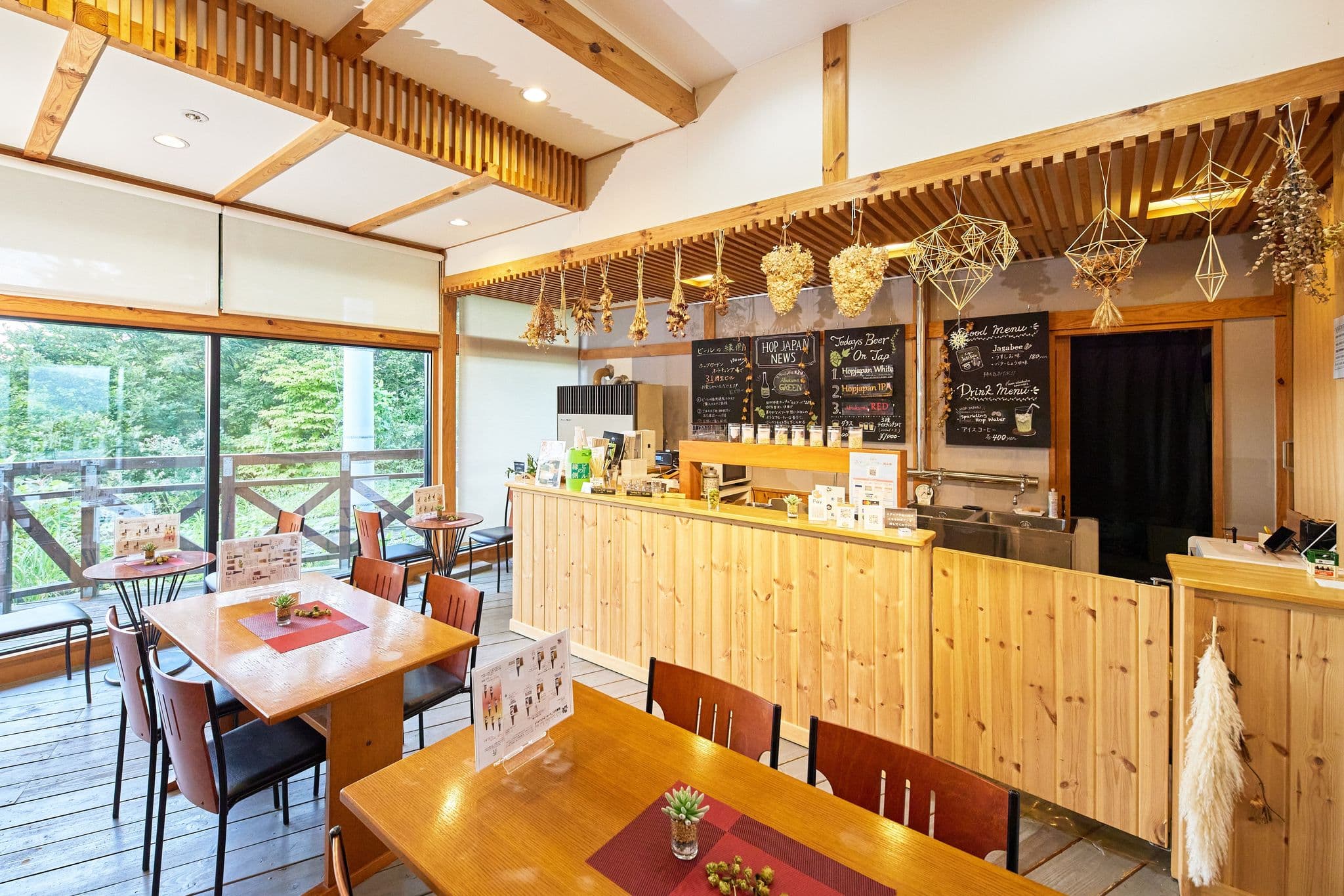 ホップジャパンの店内・スタッフ