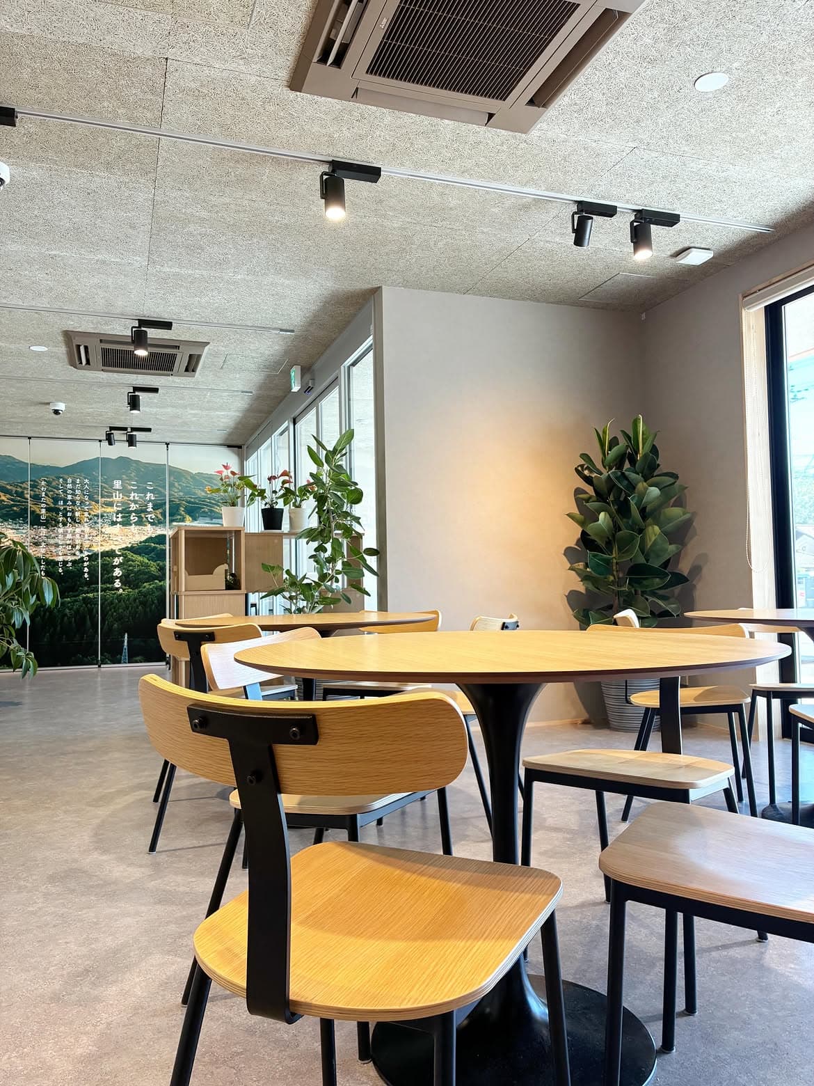 more smile cafe(モアスマイルカフェ)の店内・スタッフ