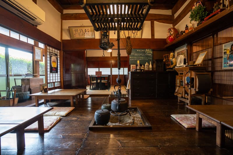 蕎麦酒房 天山の店内・スタッフ
